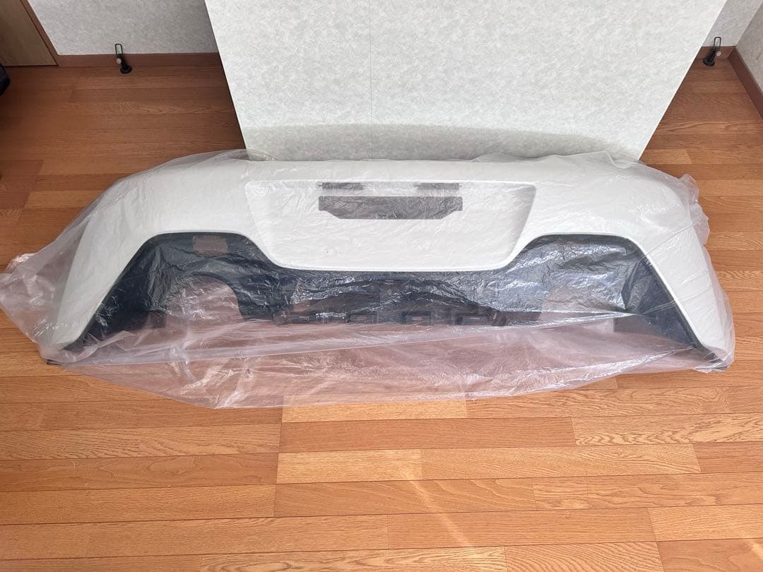 gr86 リアバンパー　ホワイトパール