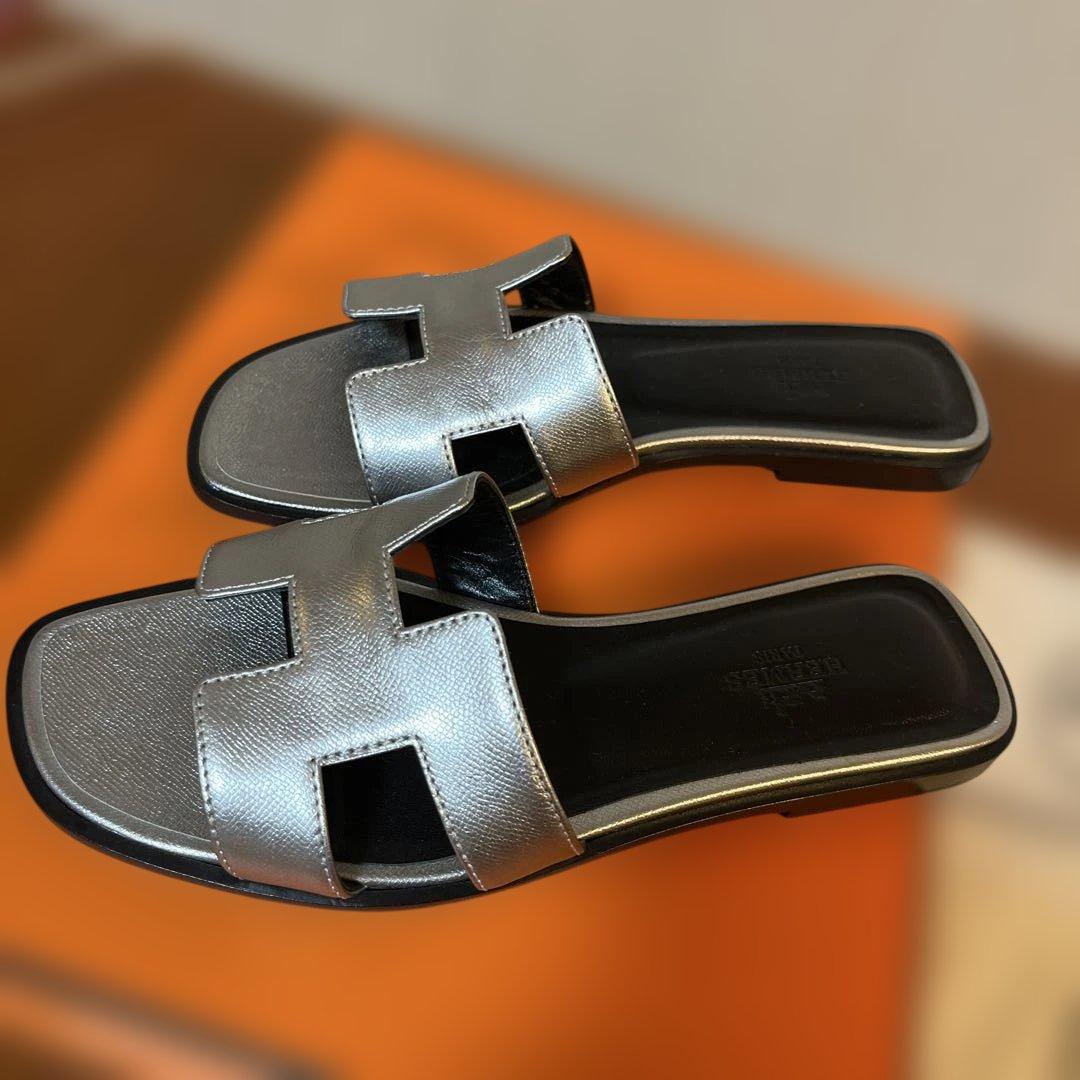 エルメス シルバー フラットサンダル