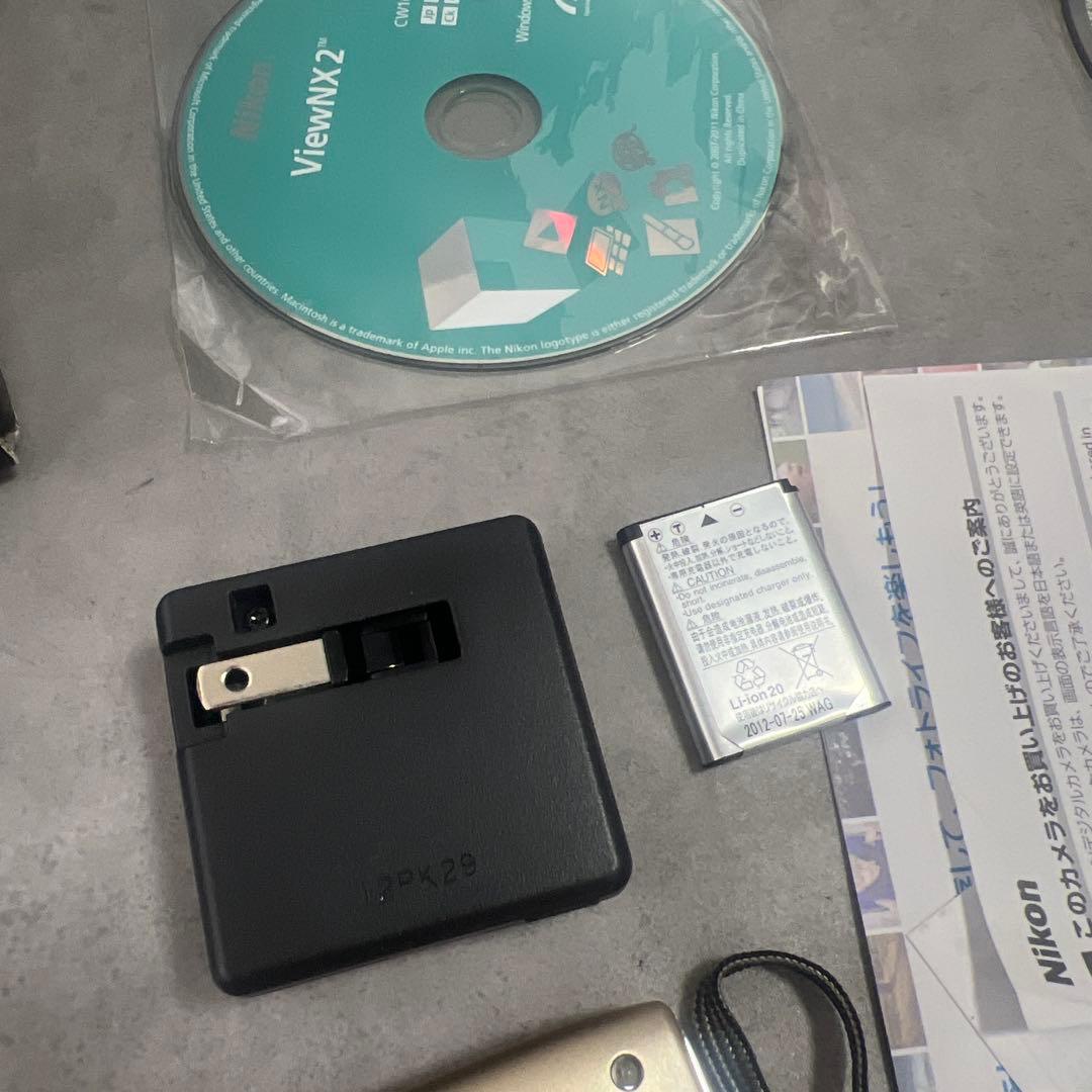 極美品 NICON COOIPIX S3300 ゴールド