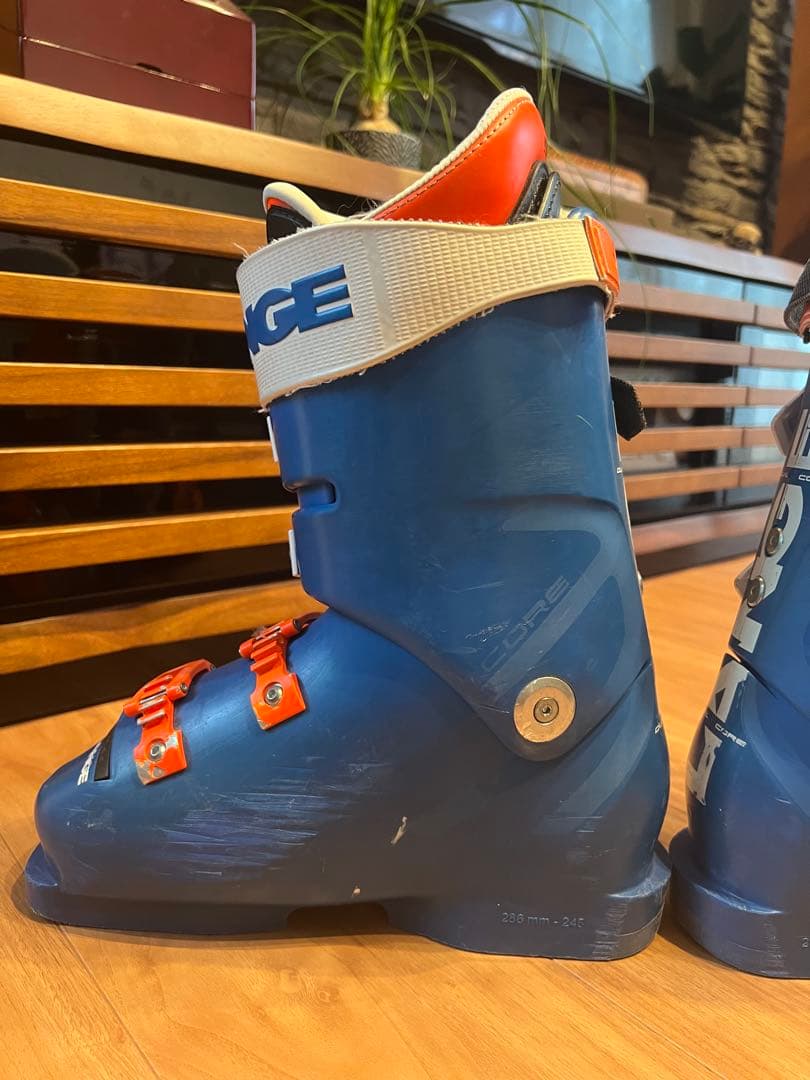 LANGE RS 130 スキー用ブーツ 青/オレンジ