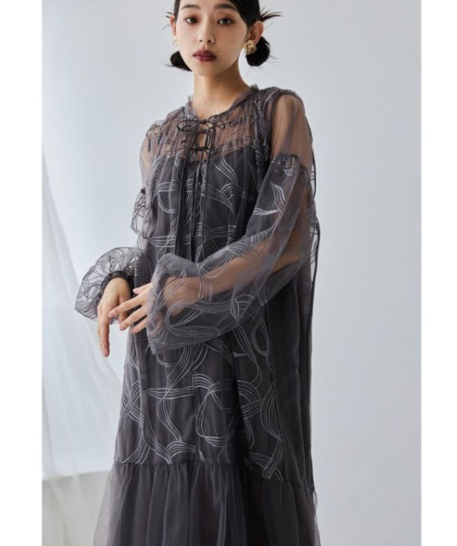 美品✨️nianaリボンエンブロイダリーレイヤードドレス 　チャコール　М