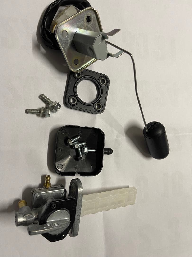 GPZ900r 燃料コックフューエルレベルセンサー 燃料計センサー中古