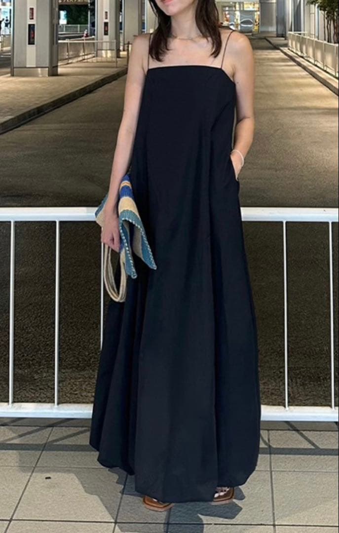 ブラックキャミソールロングワンピース