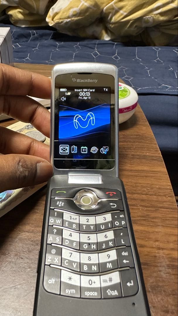 BlackBerry フリップフォン シルバー/ブラック