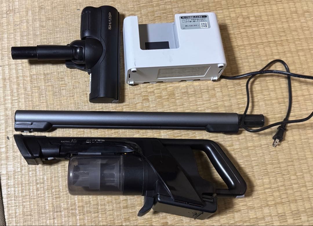 最終値下げシャープ ラクティブエア コードレス掃除機 SHARP EC-FR10