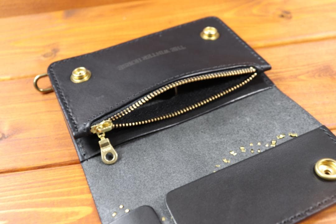 フラワースタッズミドルトラッカーウォレット ハトメ小判カン付き