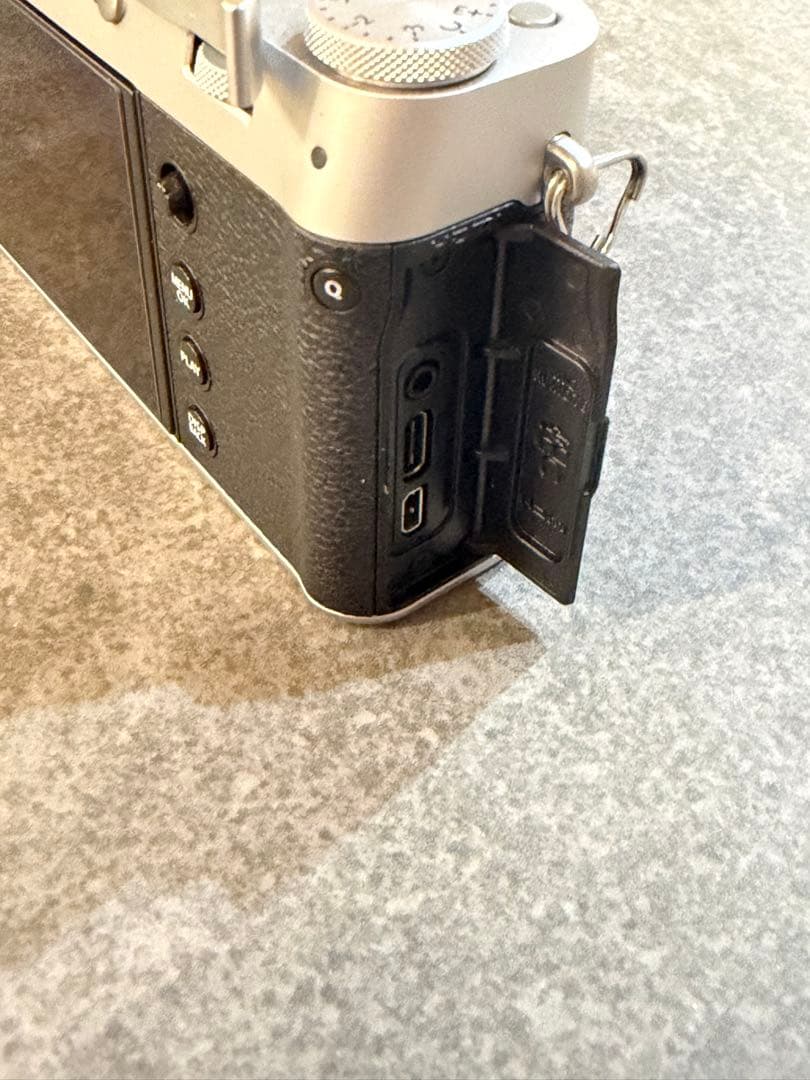 デジタルカメラ FUJIFILM X100V