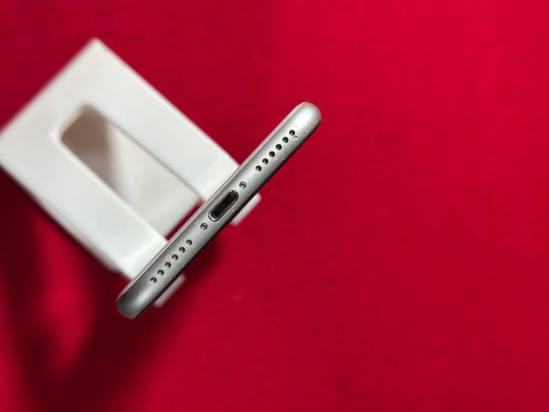 【9701】iPhone SE3第3世代スターライト 64GB simフリー