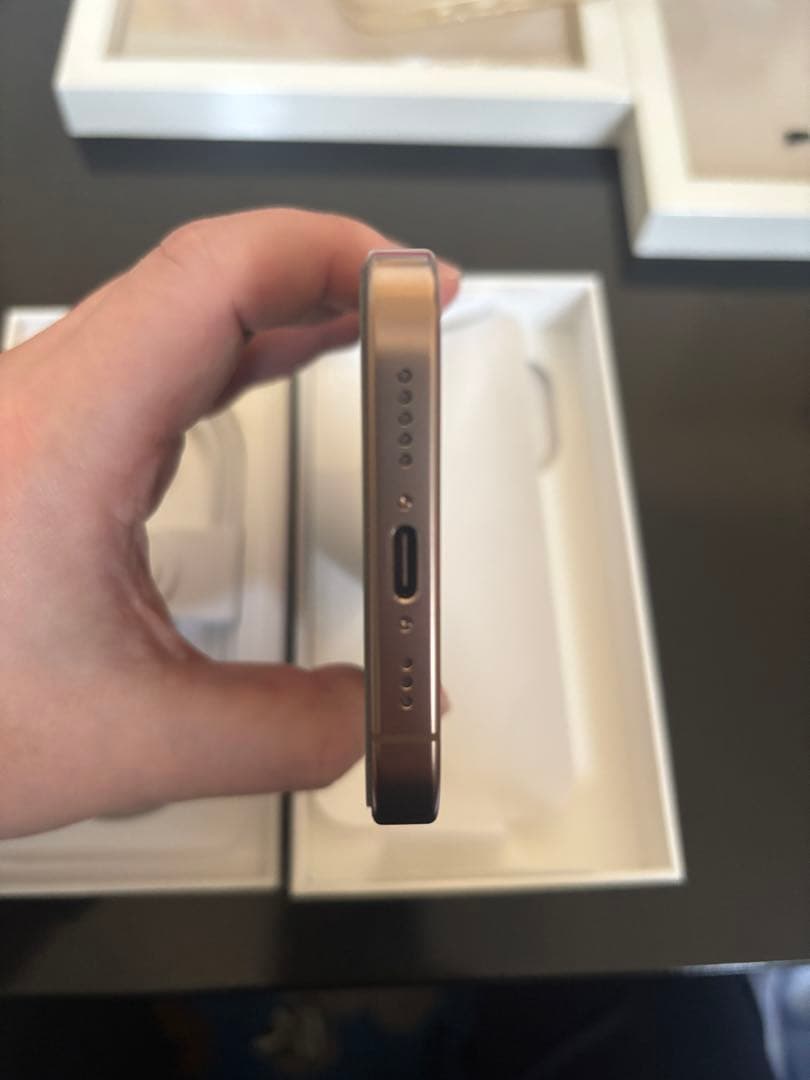 iPhone 16 pro 128GB デザートチタニウム　美品