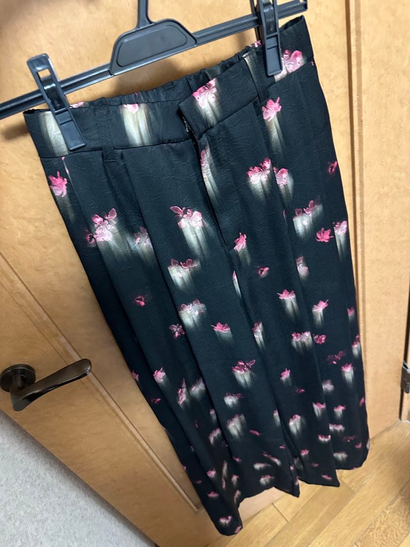 CLARA SATIN TUCK PANTS ブラック　Mサイズ