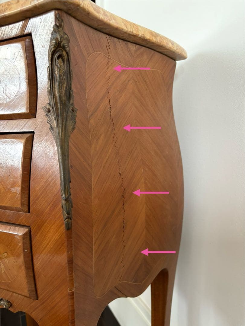 インレイと木目が美しい、スモールチェスト　大理石