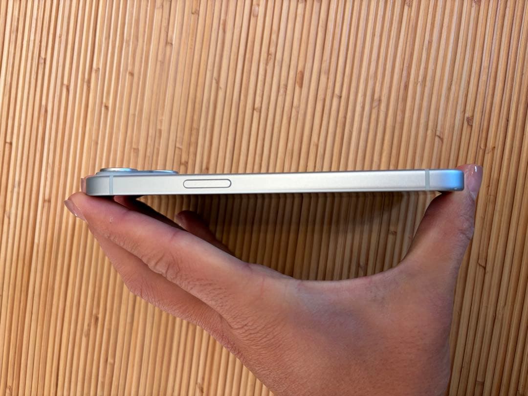 携帯電話本体 iPhone15 256GB