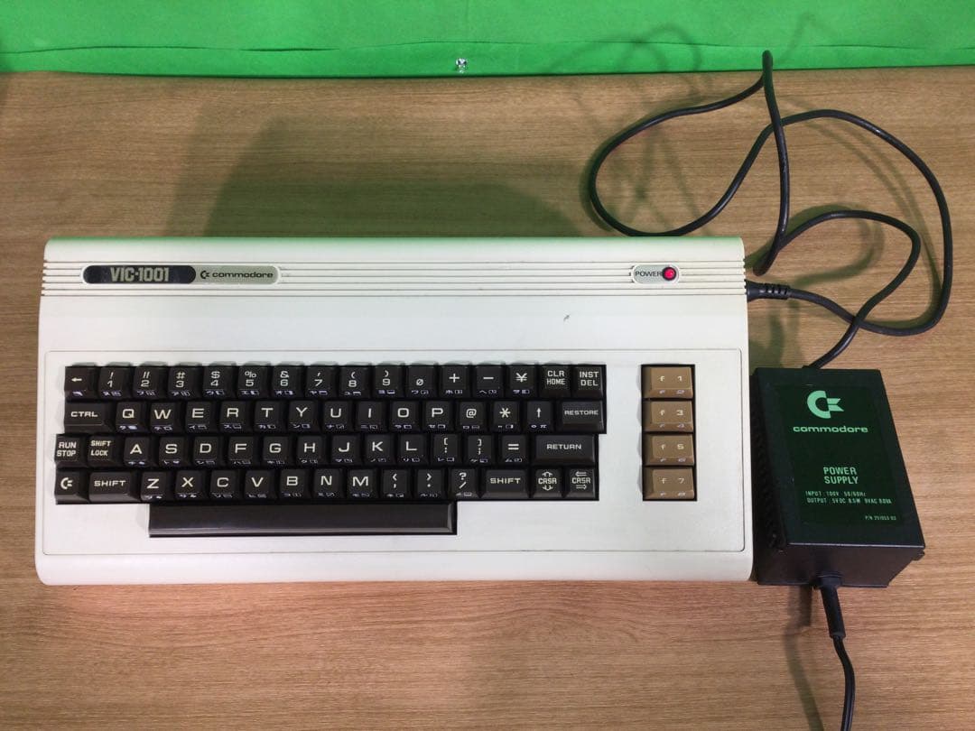 Commodore VIC-1001 コンピュータ