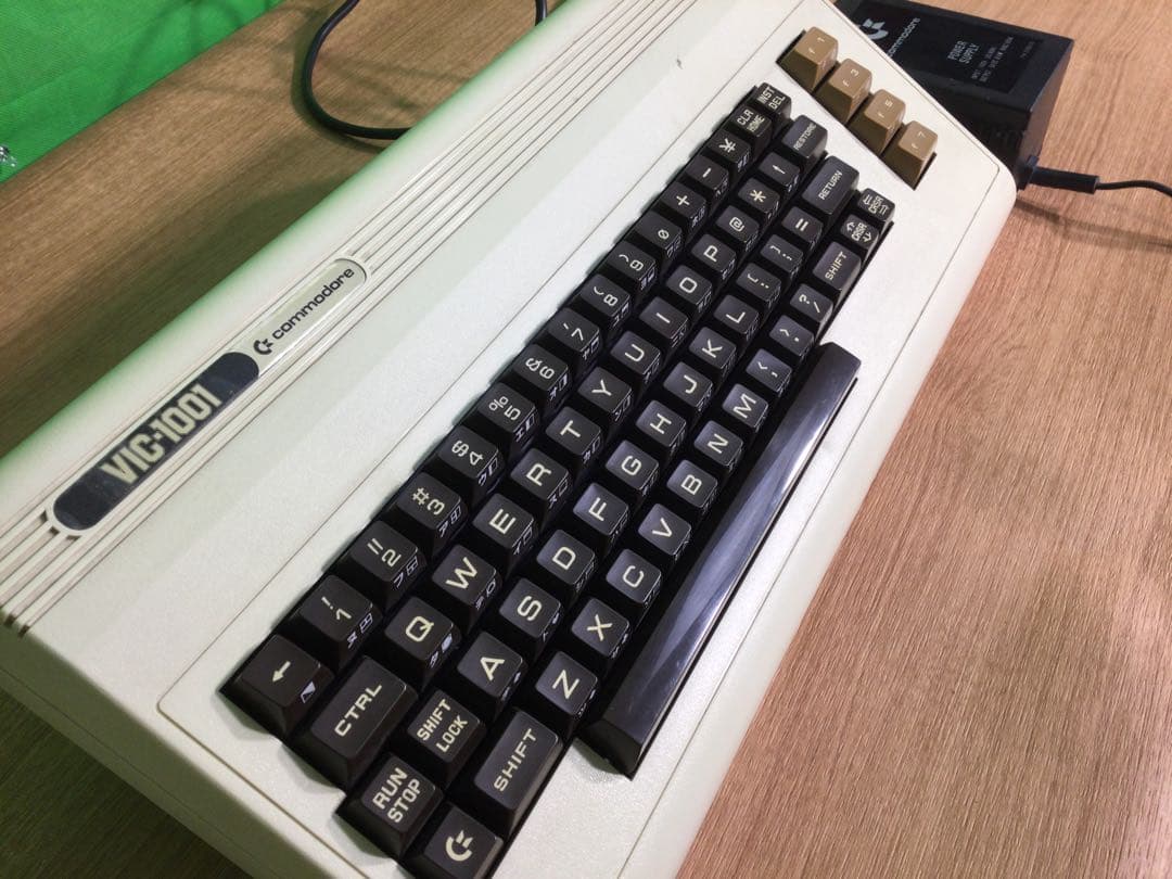 Commodore VIC-1001 コンピュータ