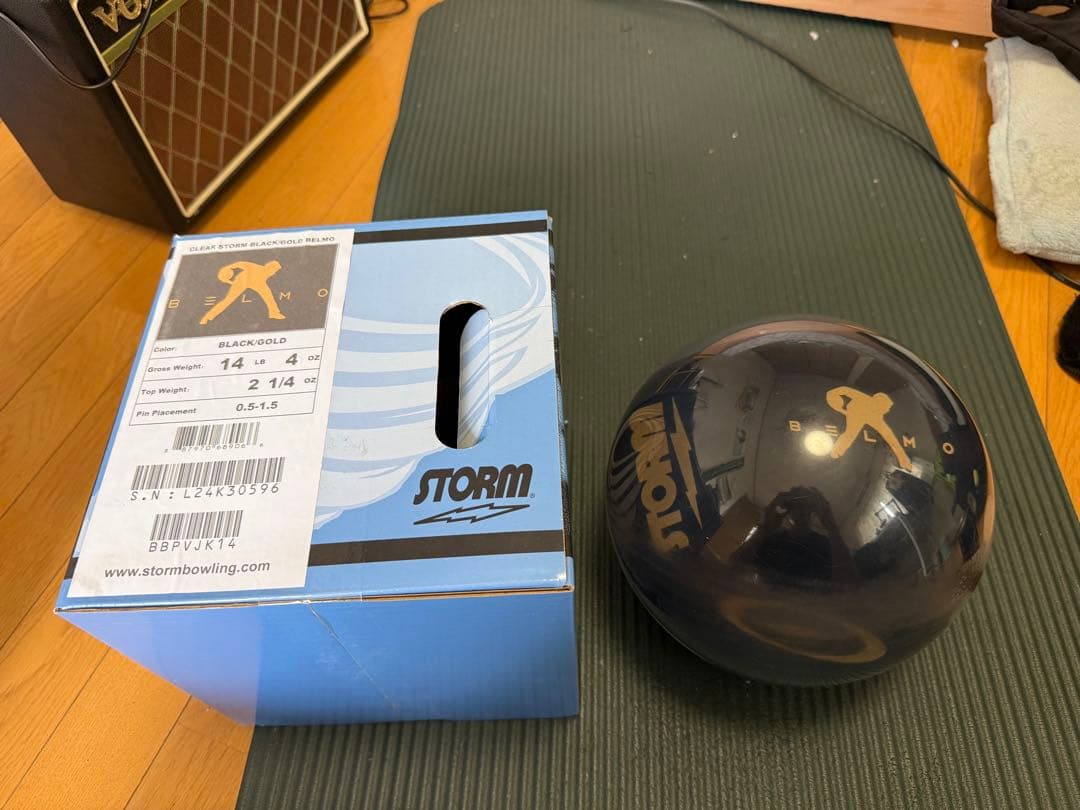 STORM ブラックホール ボウリングボール 14ポンド