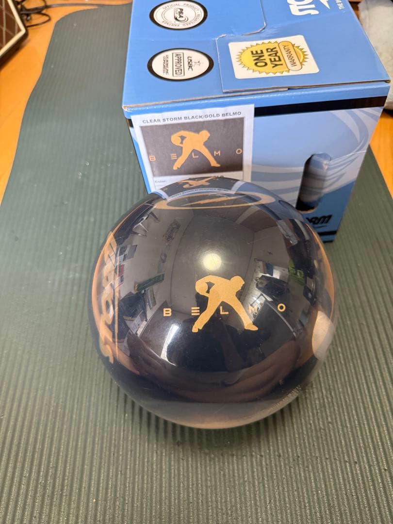 STORM ブラックホール ボウリングボール 14ポンド