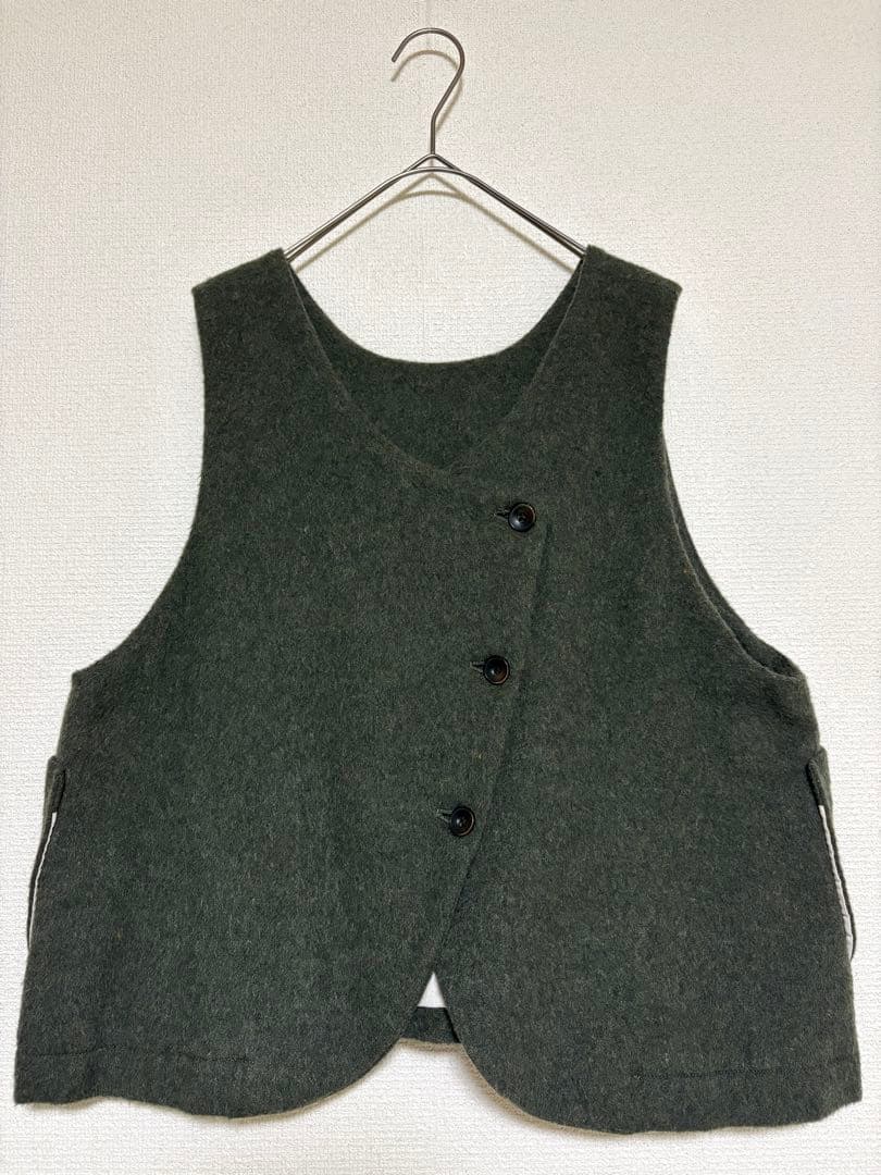 【未使用】tumugu（ツムグ）ウールシャギー 2wayベスト カーキ