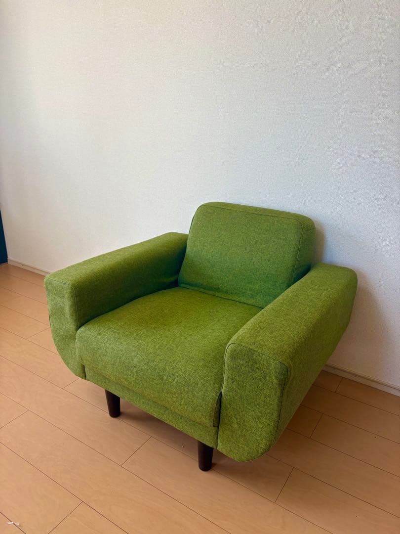 グリーンの落ち着いたワイドソファ（1.5人掛け）