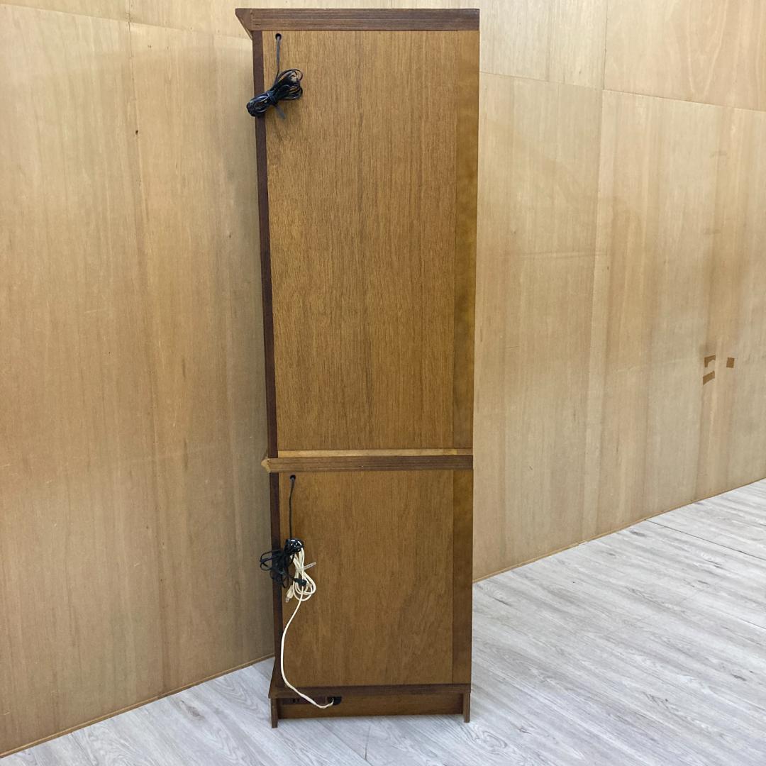 【カリモク】コロニアル　照明付き　飾り棚　コーナーキャビネット　キュリオケース