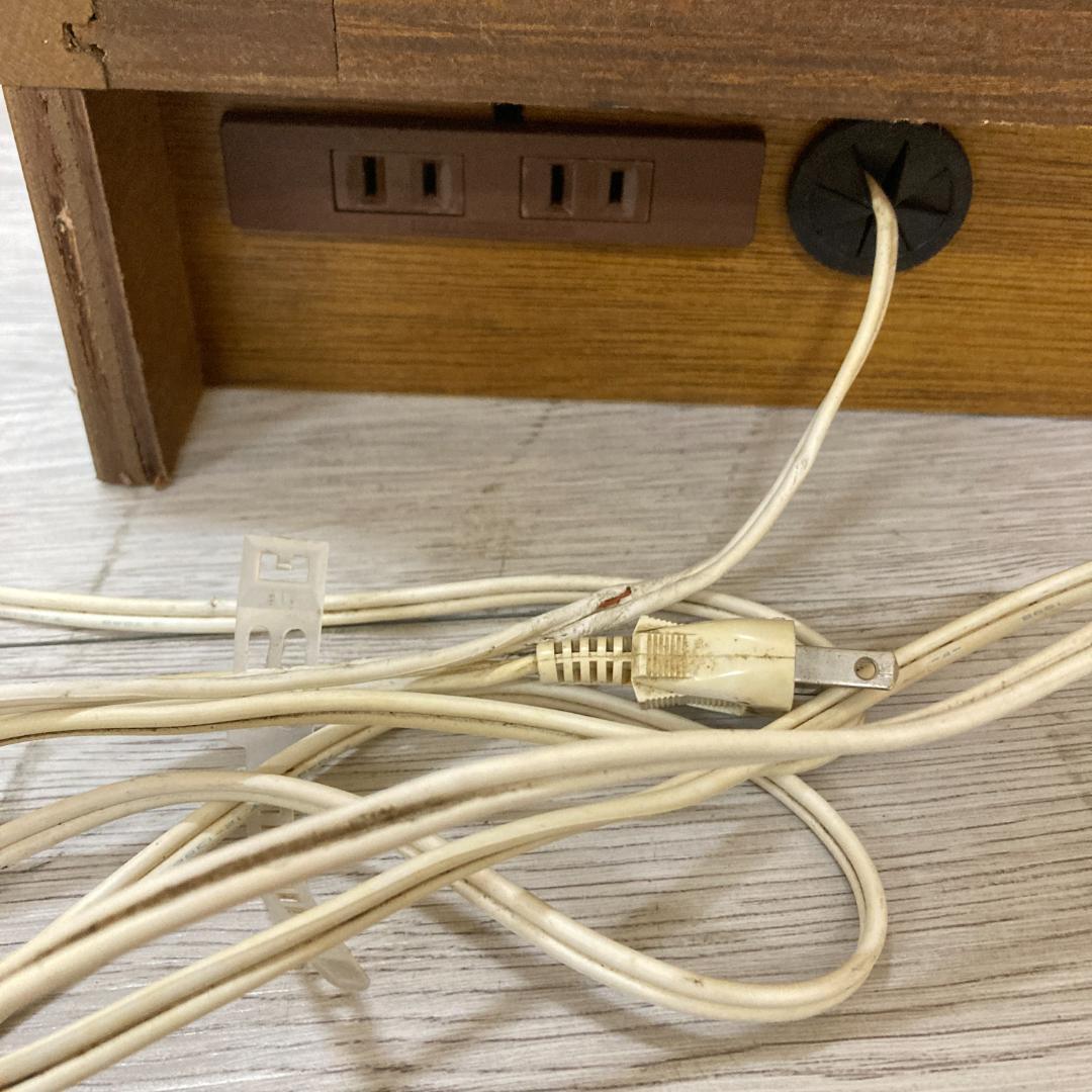 【カリモク】コロニアル　照明付き　飾り棚　コーナーキャビネット　キュリオケース