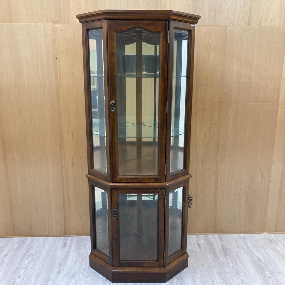 【カリモク】コロニアル　照明付き　飾り棚　コーナーキャビネット　キュリオケース