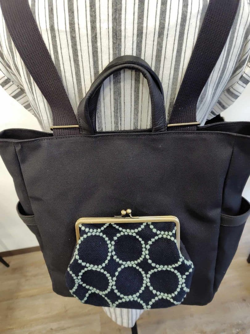 ミナペルホネン/タンバリンネイビー×LBがま口ポケット/A4トートリュック