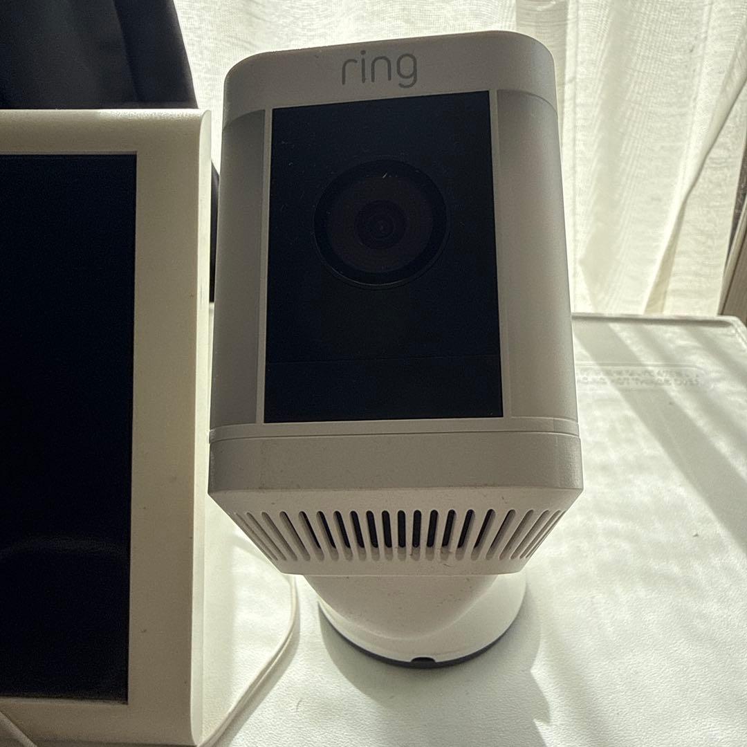 Ring Spotlight Cam Plus　バッテリー2個　ソーラー付き