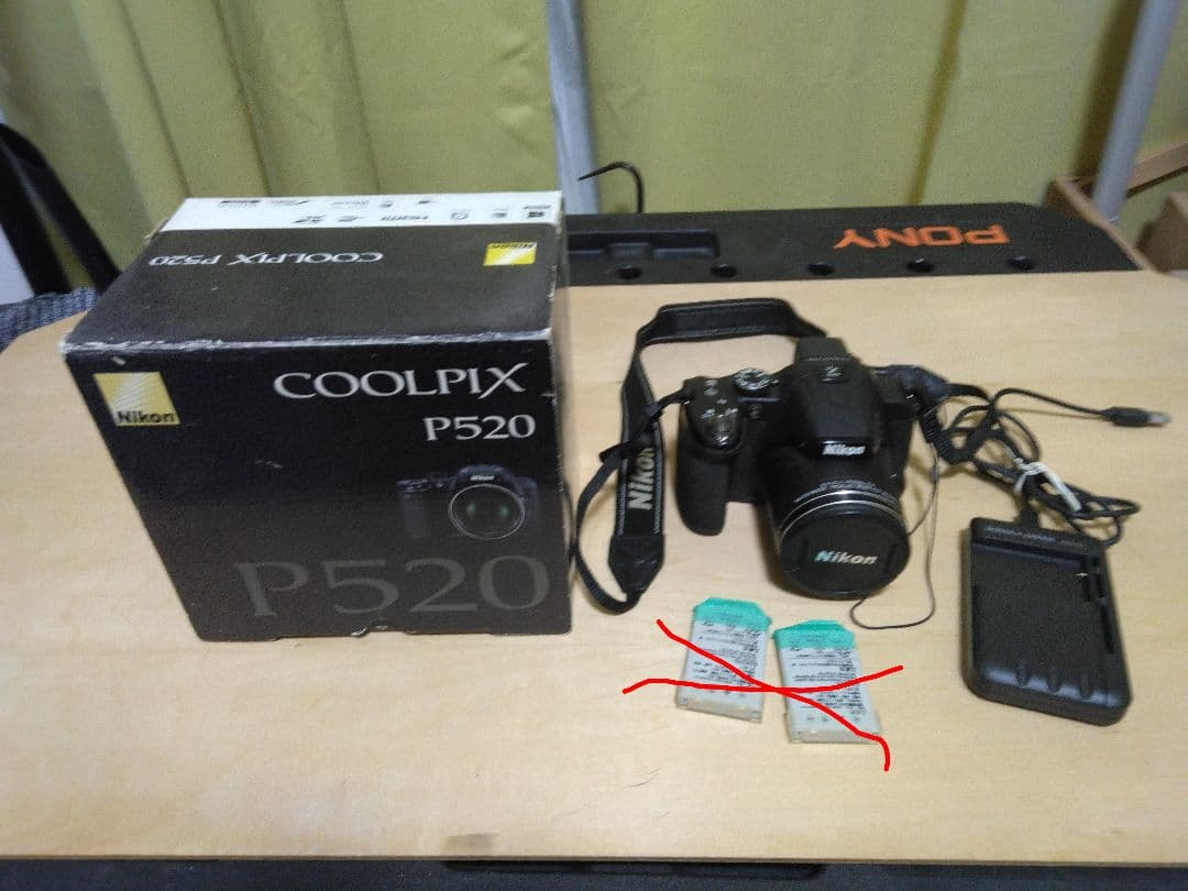 Nikon COOLPIX P520 本体と付属品
