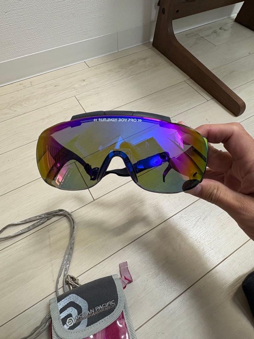 レディース　スノーボードウェアセット（ジャケット・パンツ・手袋・ゴーグル、帽子）