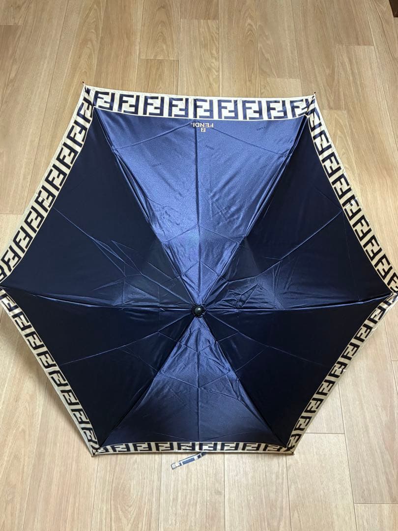 【新品・未使用】 FENDI ズッカ柄 濃紺 三つ折りの折り畳み傘