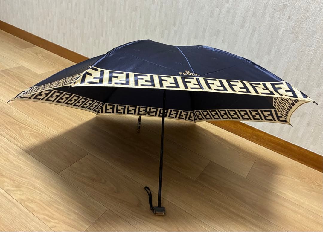 【新品・未使用】 FENDI ズッカ柄 濃紺 三つ折りの折り畳み傘