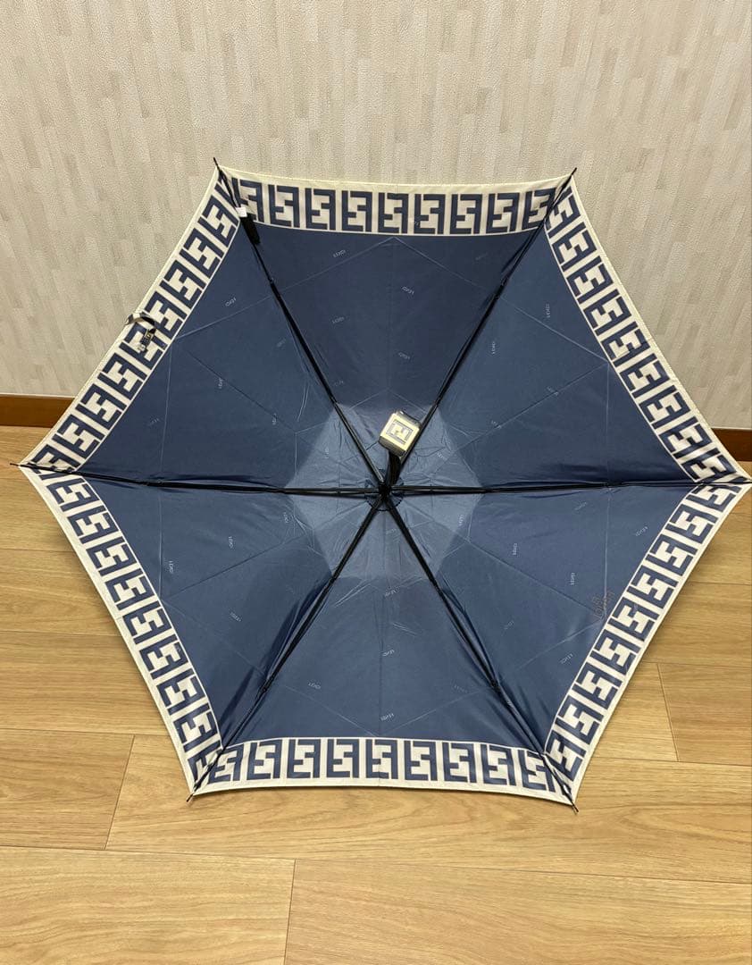 【新品・未使用】 FENDI ズッカ柄 濃紺 三つ折りの折り畳み傘