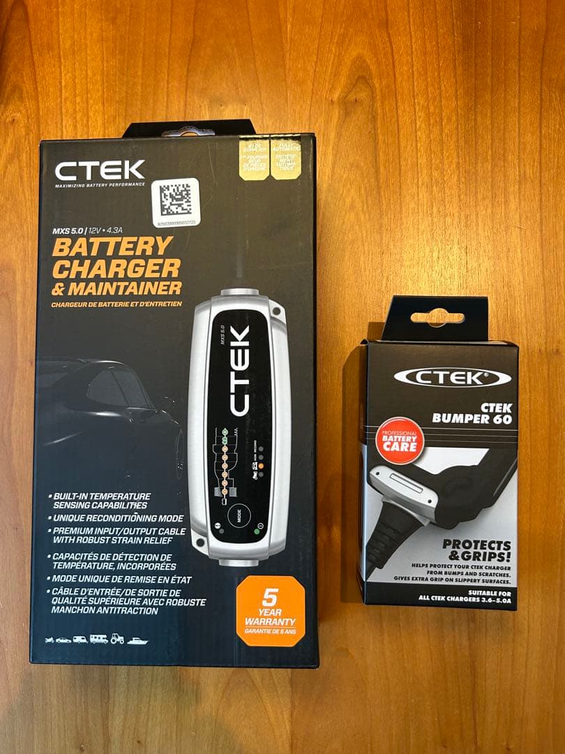 CTEK MXS 5.0 バッテリーチャージャー&メンテナー 別売バンパー付き