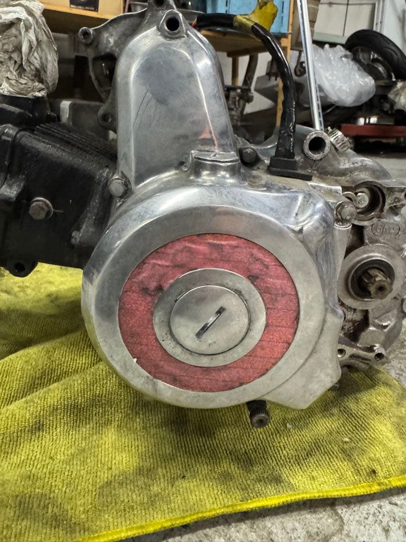 カブセル付き横型エンジン　国産　ジャンク　部品取り