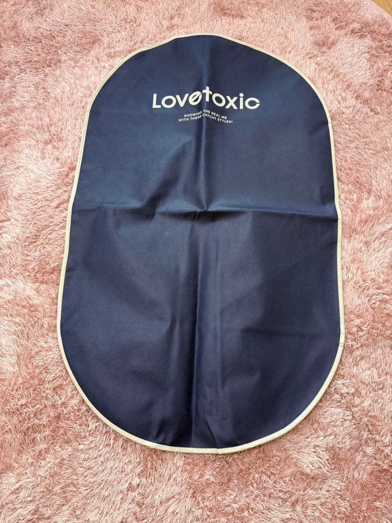 **ラブトキシック（Lovetoxic）**の卒業式用スーツ4点セット