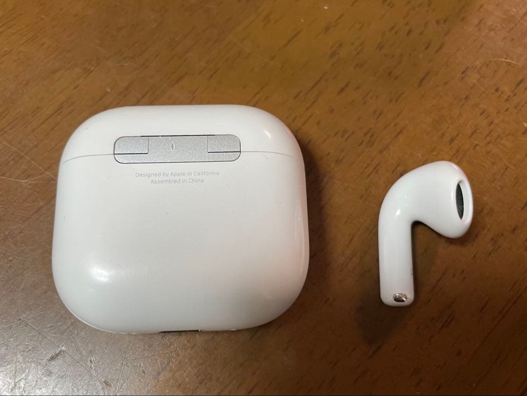 AirPods4 右耳のみ　ノイキャンあり　充電ケース付き