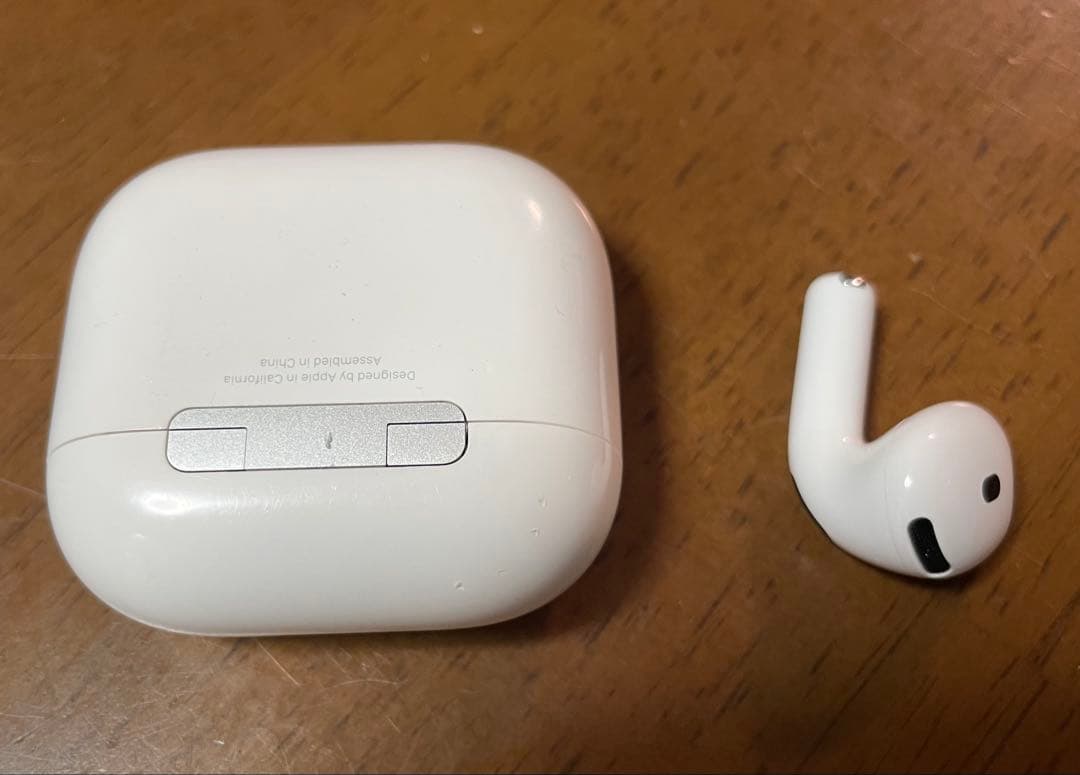 AirPods4 右耳のみ　ノイキャンあり　充電ケース付き