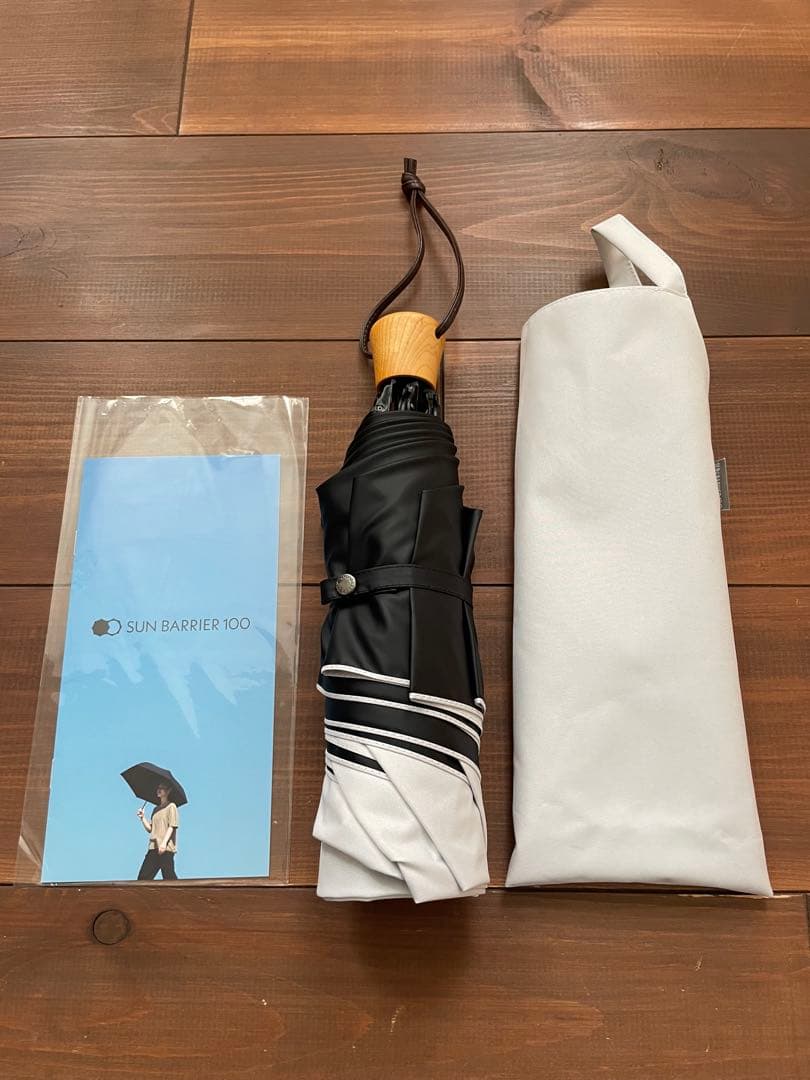 新品未使用　サンバリア100 3段折　ホワイト　完売中