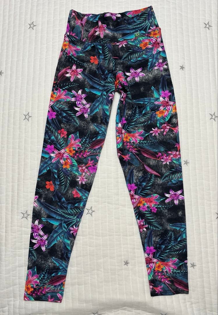 ねねらまみ様リンダワークスフローラルヨガレギンス&ロングトップスセット