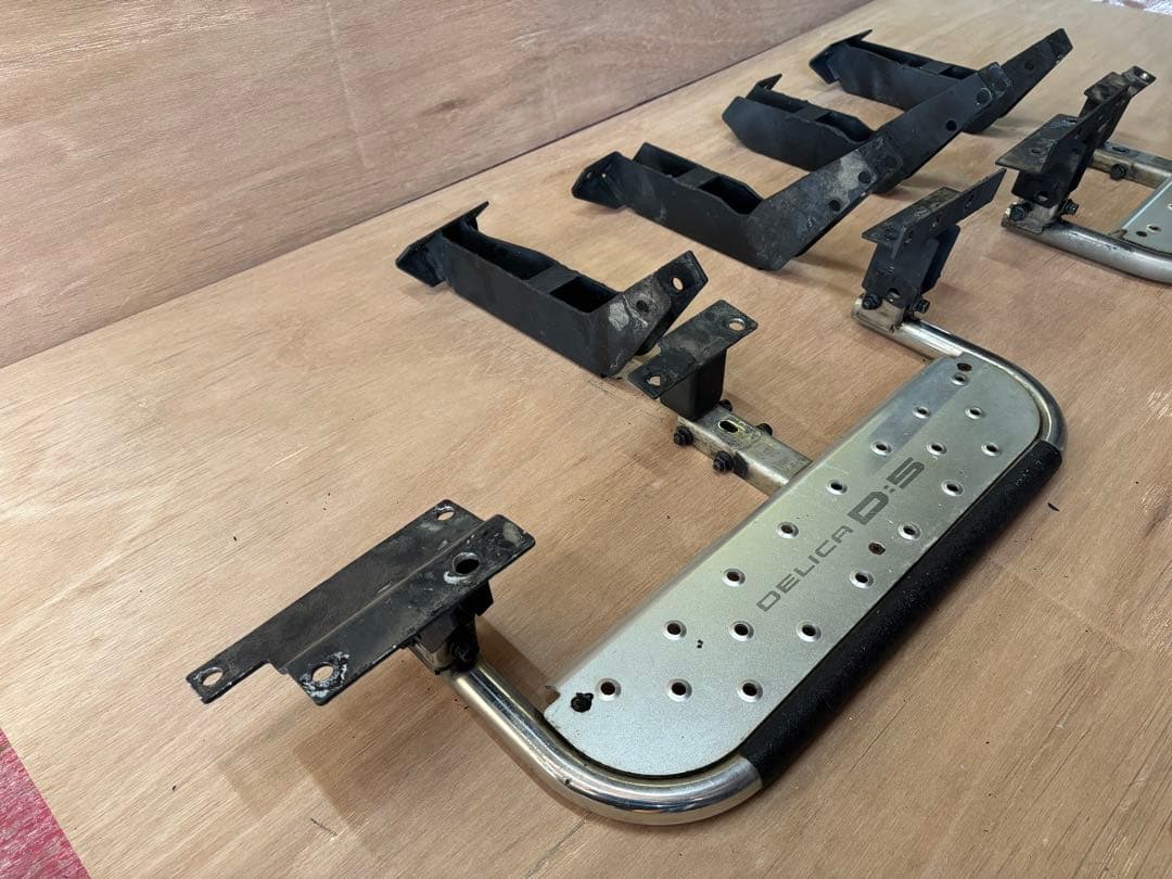 【週末値下げ】　セット価格　デリカd5 純正サイドステップ