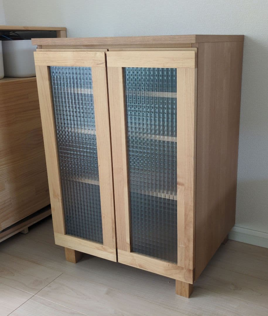 ガラスキャビネット