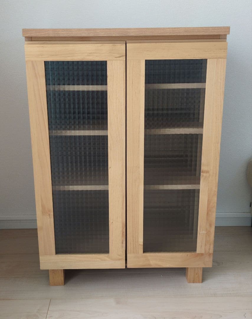 ガラスキャビネット