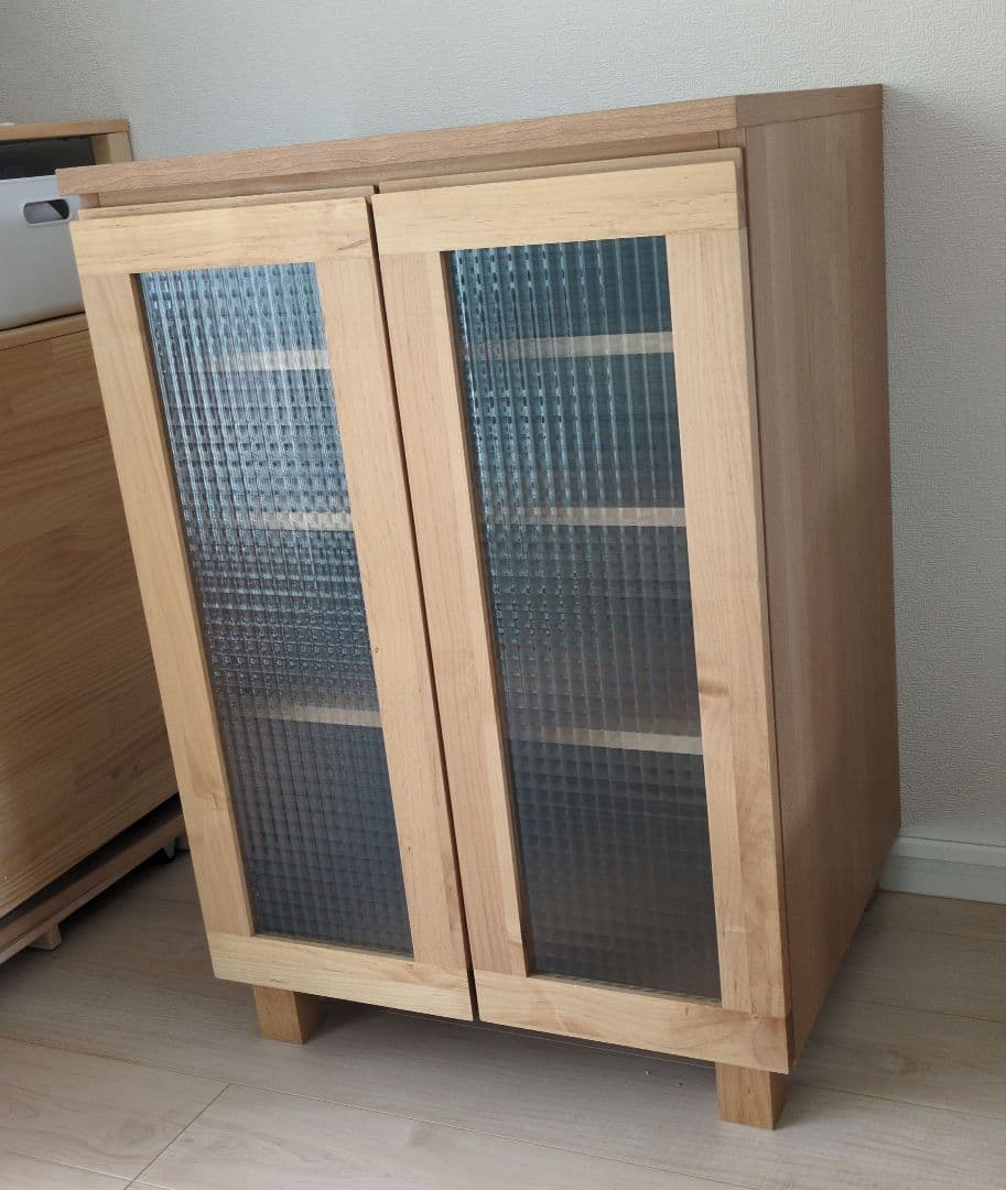 ガラスキャビネット