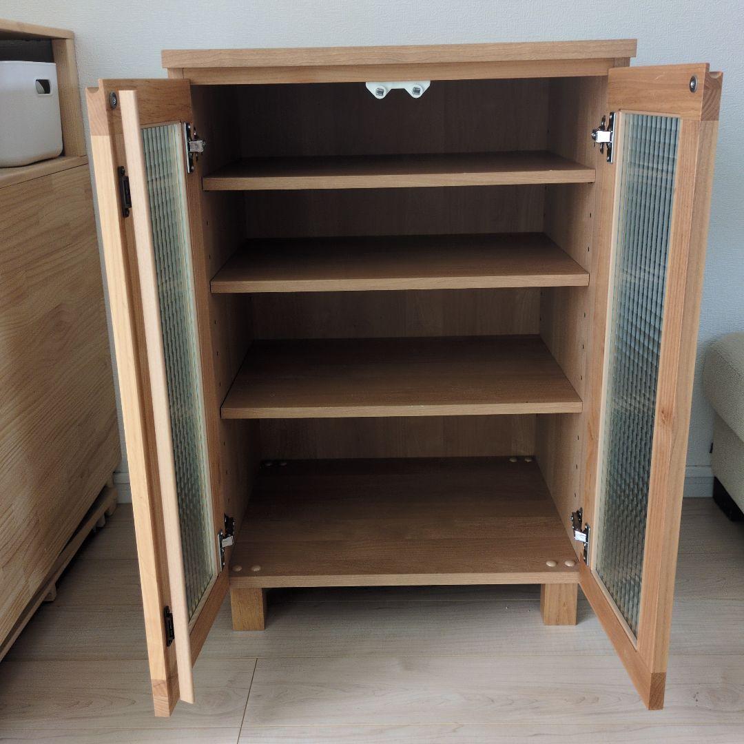 ガラスキャビネット