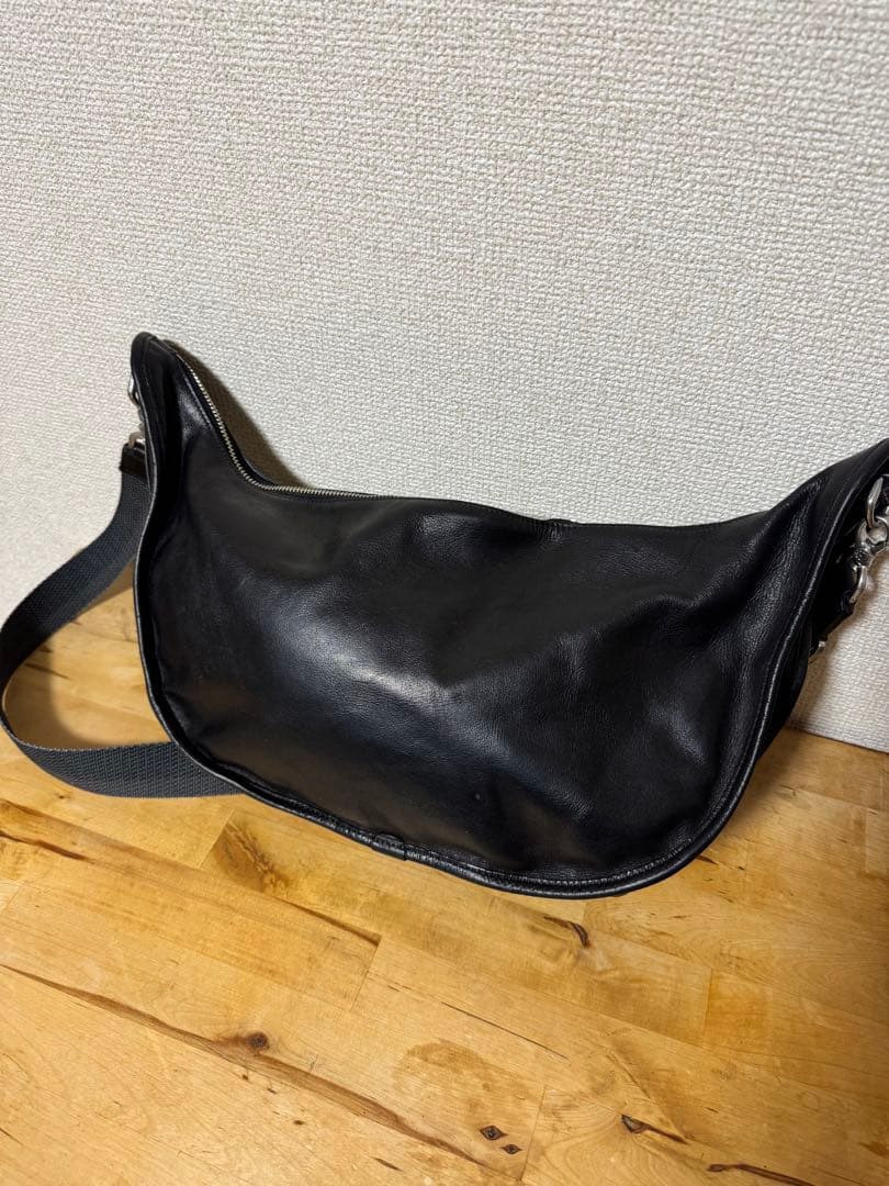 黒レザーショルダーバッグ ダブルジッパー