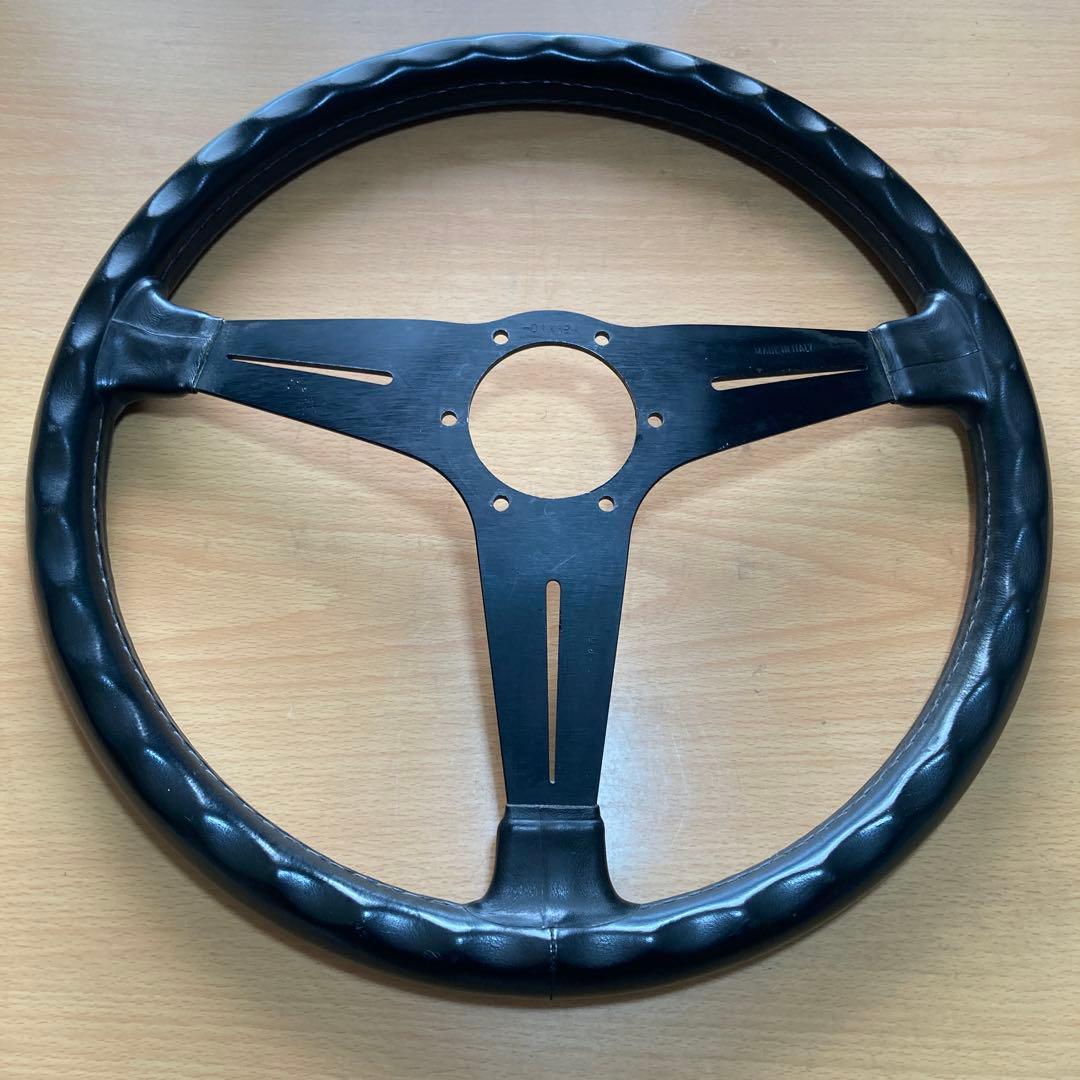 イタリア製のナルディ3本スポークの38㎝レザーハンドル