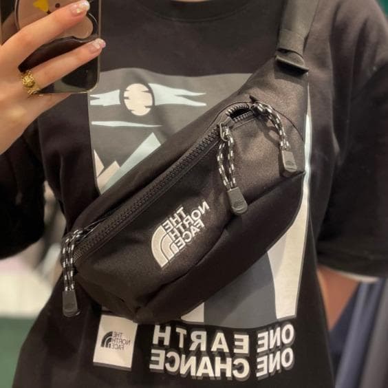 完売！ノースフェイス　MESSENGER　ボディバッグ　ショルダーバッグ　BLK