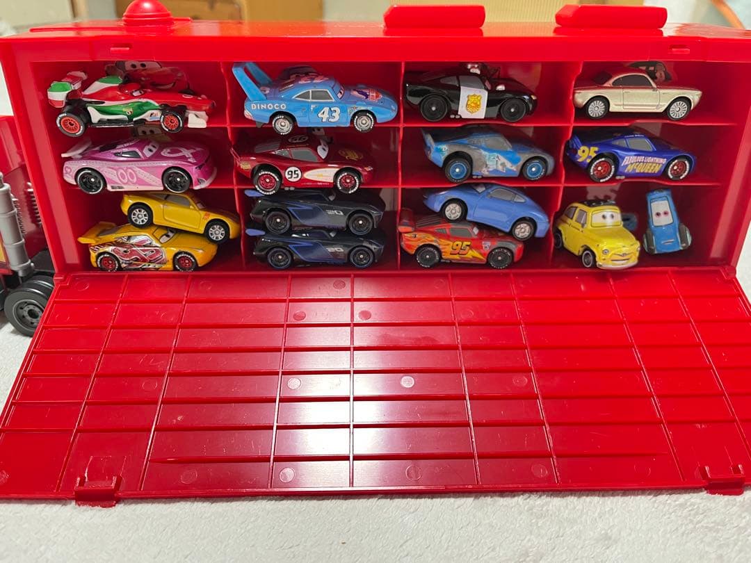 まとめ売り たくさんのせよう！大きなマック トレーラー カーズトミカ32台　廃盤