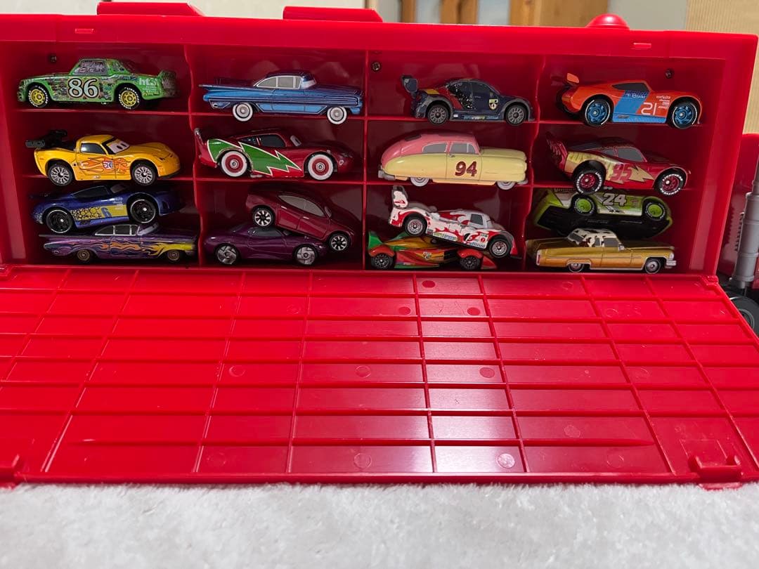 まとめ売り たくさんのせよう！大きなマック トレーラー カーズトミカ32台　廃盤