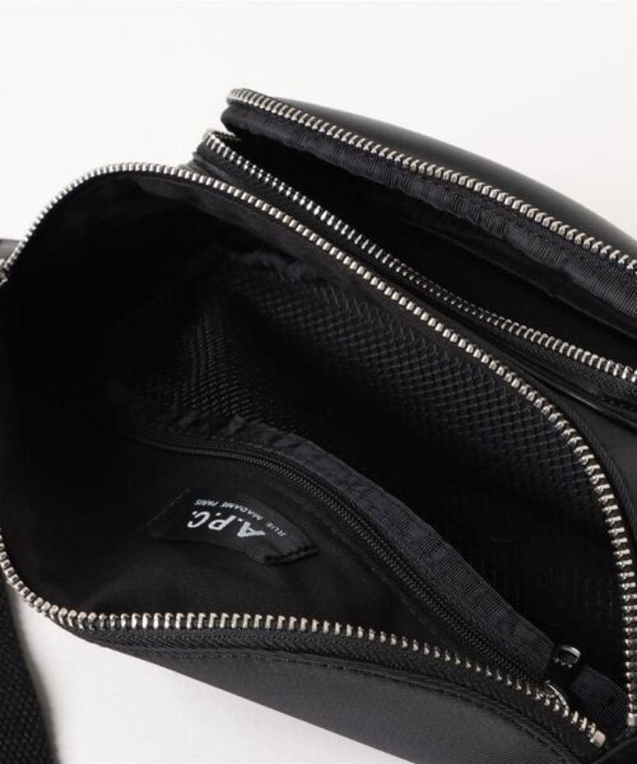 【状態良ほぼ未使用】APC 黒ボディバッグ ウエストポーチバッグアーペーセー